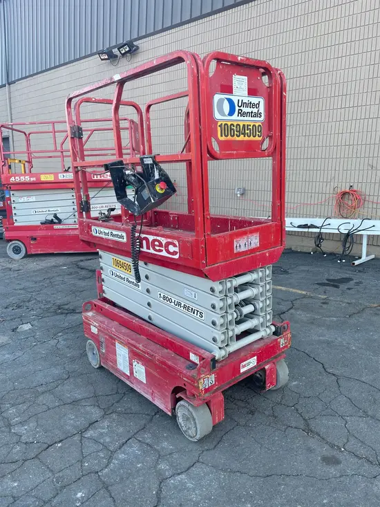 2017 MEC MICRO 19 Scissor Lift