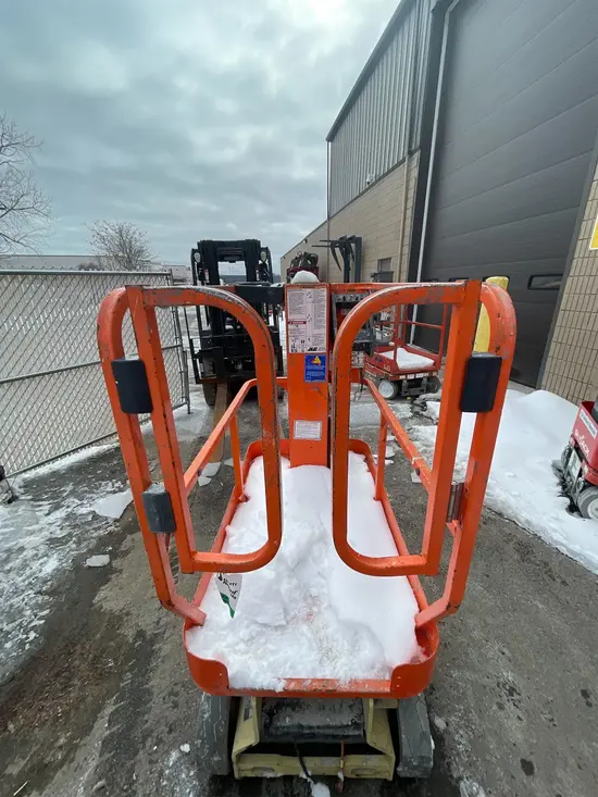 2016 JLG 1230ES Self-Propelled One-Person Lift