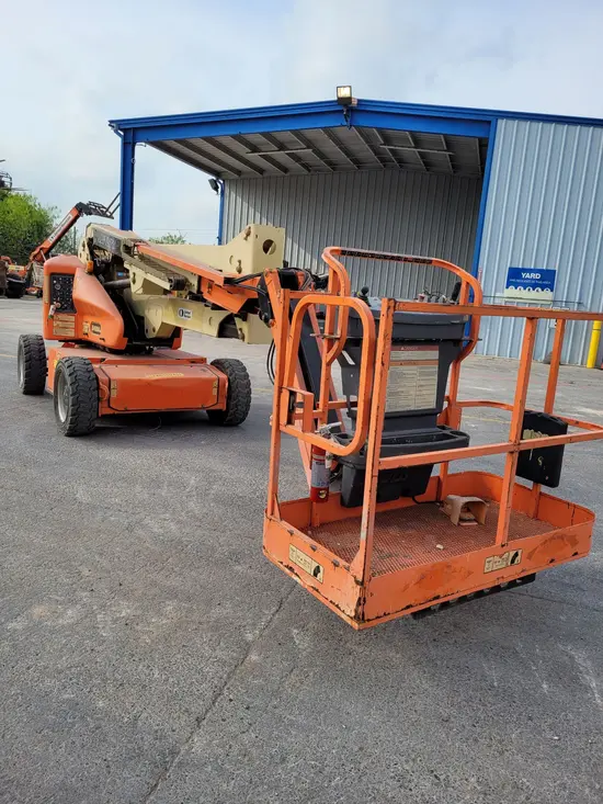 2014 JLG E450AJ Articulating Boom Lift