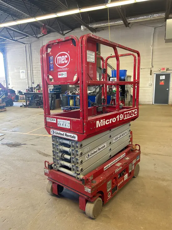 2018 MEC MICRO 19 Scissor Lift