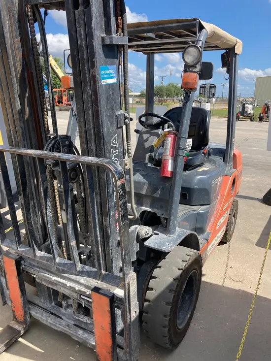 2017 Toyota 8FDU25 Warehouse Forklift