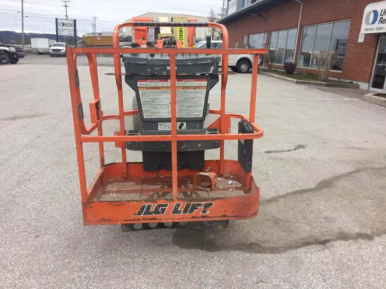 2013 JLG E300AJP Articulating Boom Lift