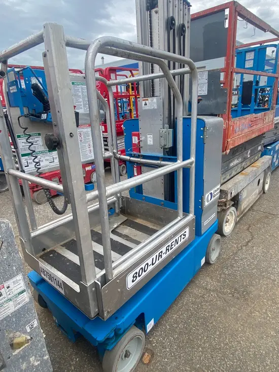 2018 Genie GR-20 Self-Propelled One-Person Lift