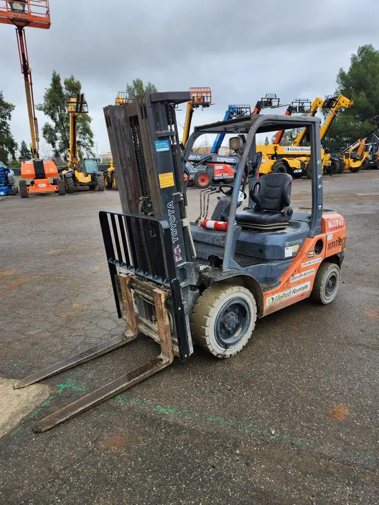2018 Toyota 8FDU30 Warehouse Forklift