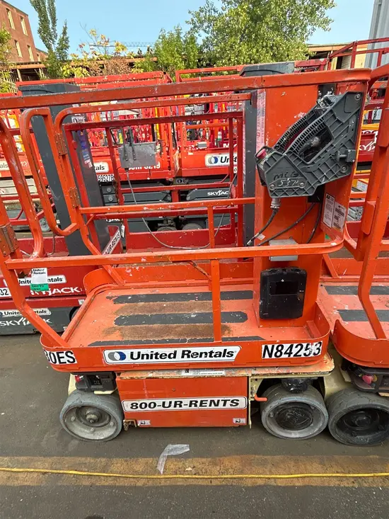 2014 JLG 1230ES Self-Propelled One-Person Lift