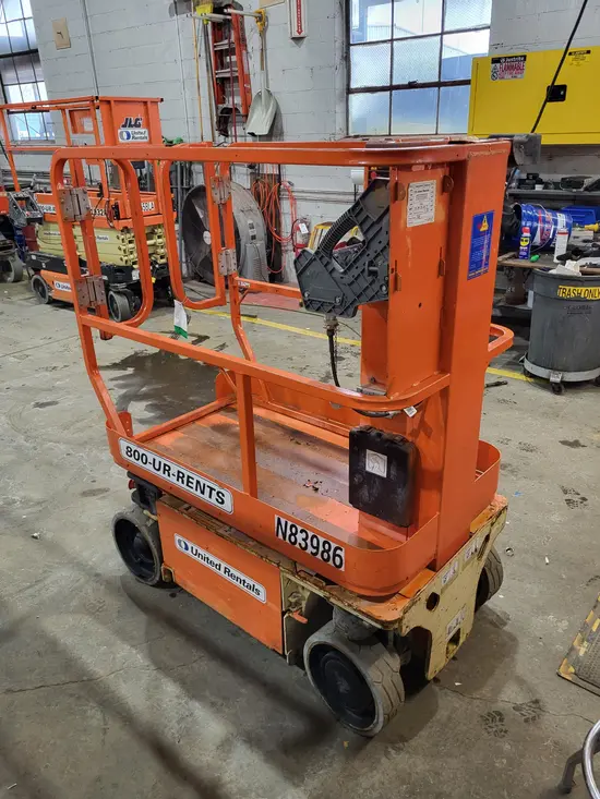 2014 JLG 1230ES Self-Propelled One-Person Lift