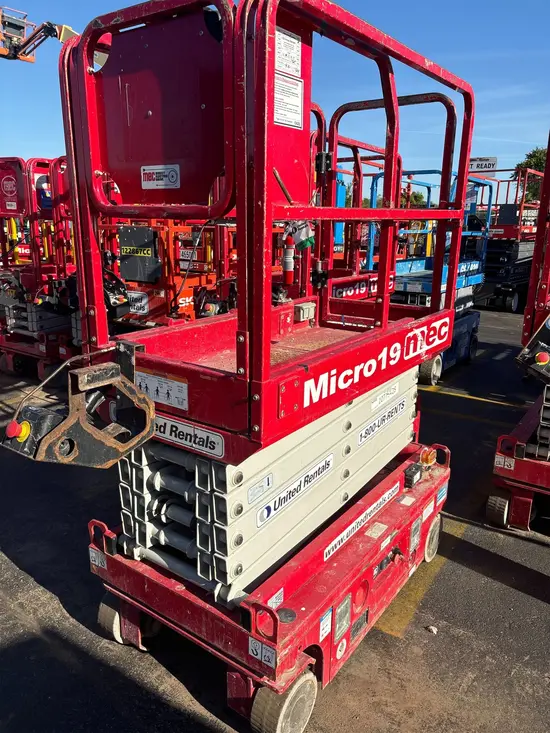 2018 MEC MICRO 19 Scissor Lift