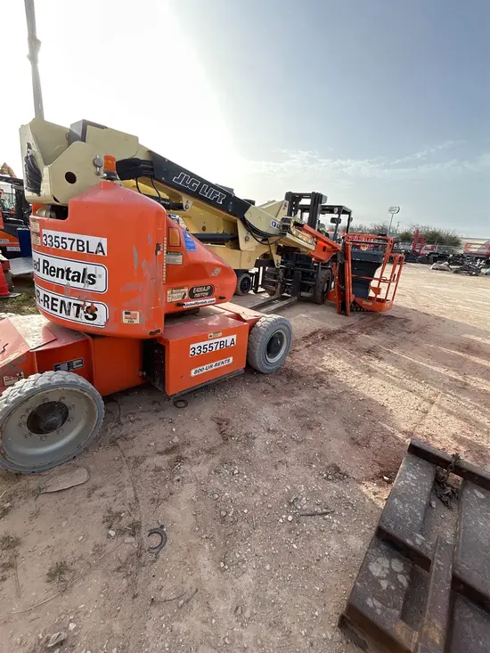 2016 JLG E400AJPN Articulating Boom Lift