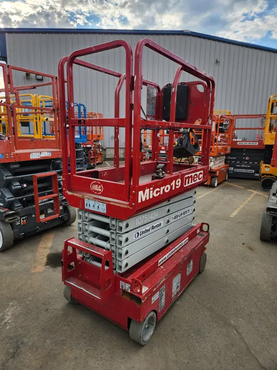 2018 MEC MICRO 19 Scissor Lift