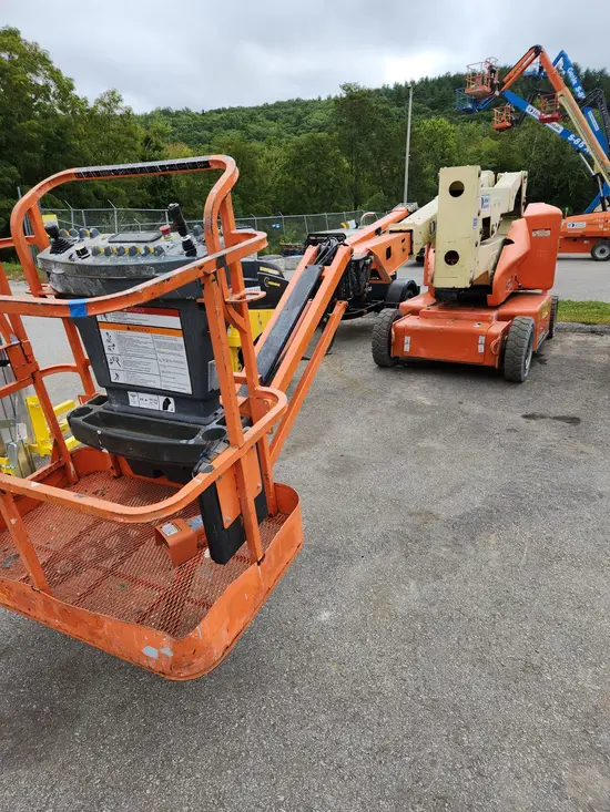 2014 JLG E400AJPN Articulating Boom Lift