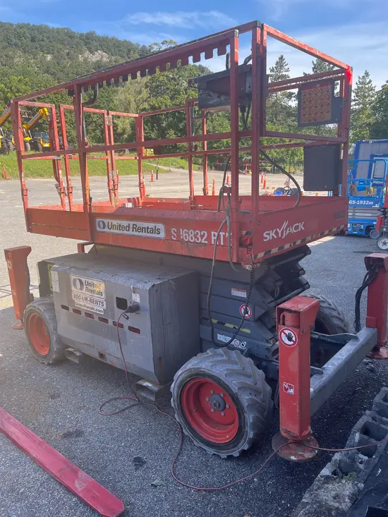 2016 Skyjack SJ6832RT Scissor Lift