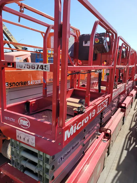 2018 MEC MICRO 19 Scissor Lift