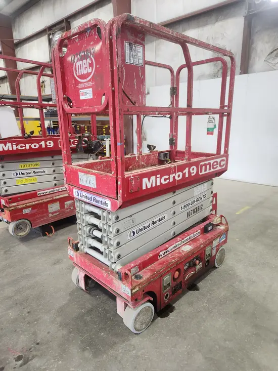 2018 MEC MICRO 19 Scissor Lift