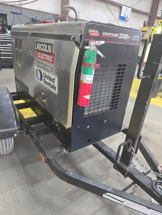 2021 Lincoln Electric VANTAGE 322 Welder