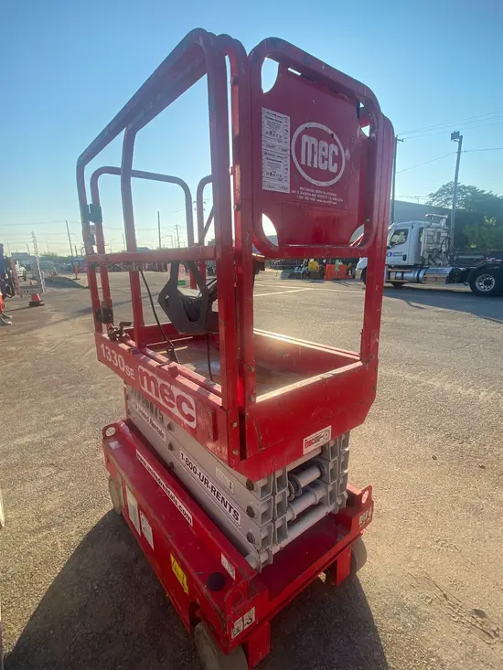 2017 MEC 1330SE Scissor Lift