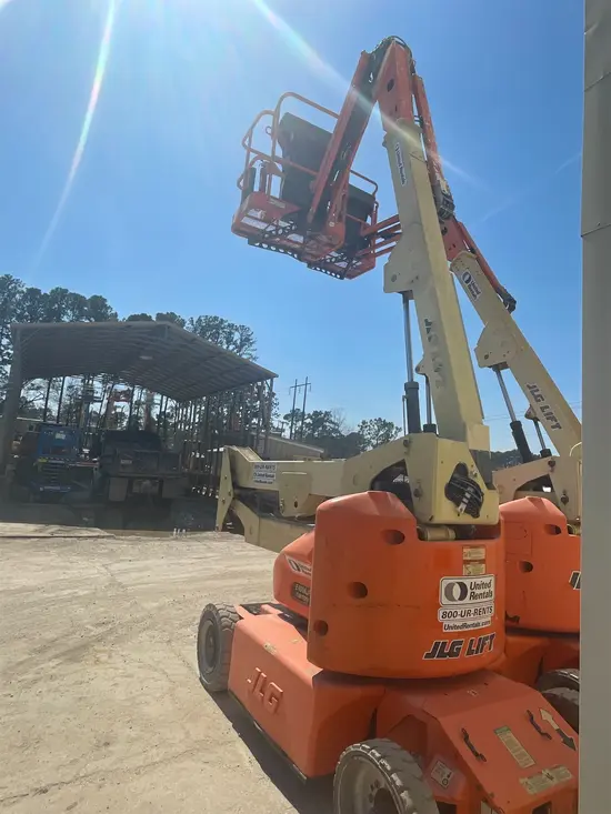 2014 JLG E400AJPN Articulating Boom Lift