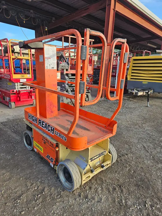 2018 JLG 1230ES Self-Propelled One-Person Lift