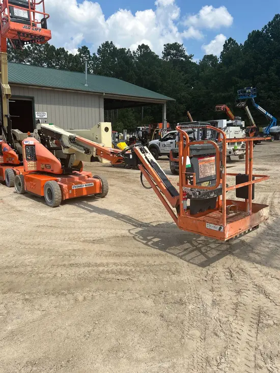 2014 JLG E400AJPN Articulating Boom Lift