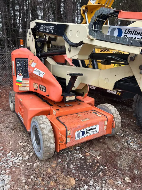 2013 JLG E400AJPN Articulating Boom Lift