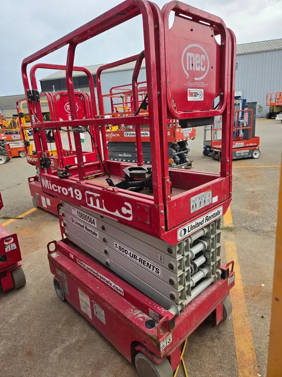 2018 MEC MICRO 19 Scissor Lift