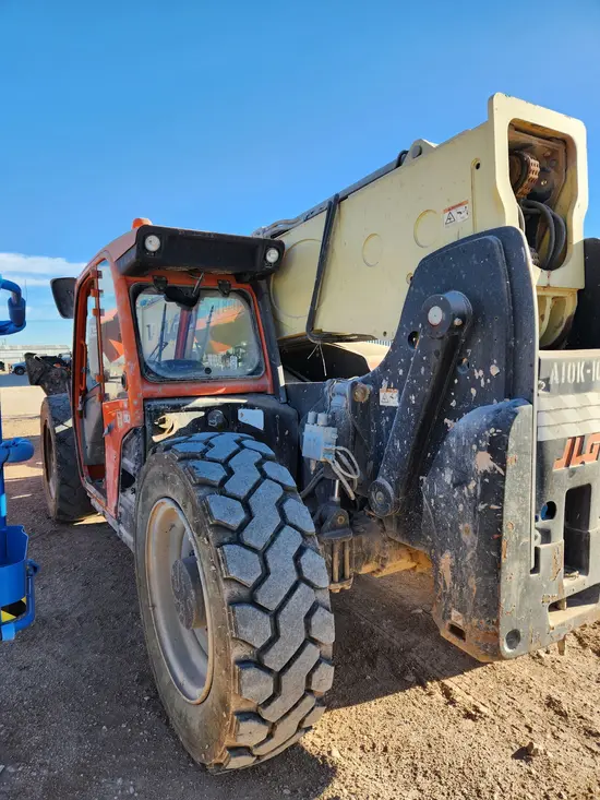 2015 JLG 1055 Forklift