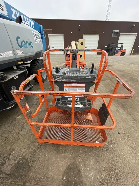 2016 JLG E400AJPN Articulating Boom Lift