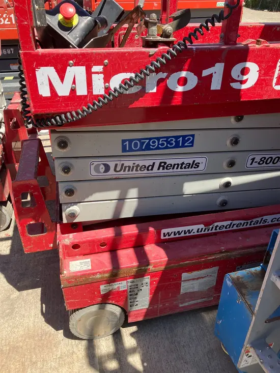 2018 MEC MICRO 19 Scissor Lift
