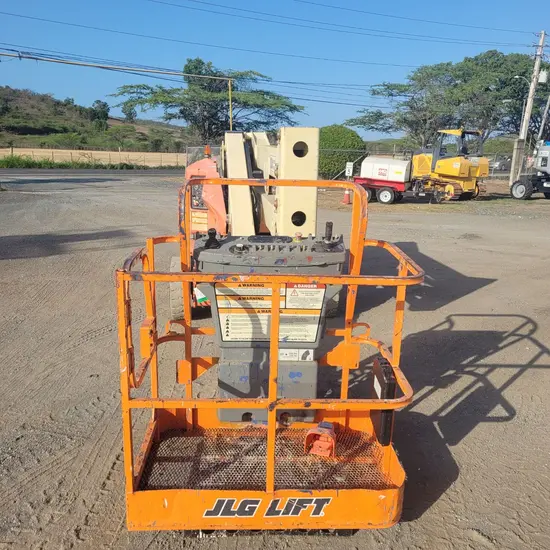 2015 JLG E450A Articulating Boom Lift
