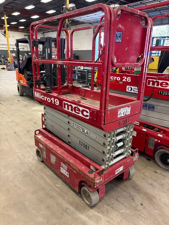 2018 MEC MICRO 19 Scissor Lift