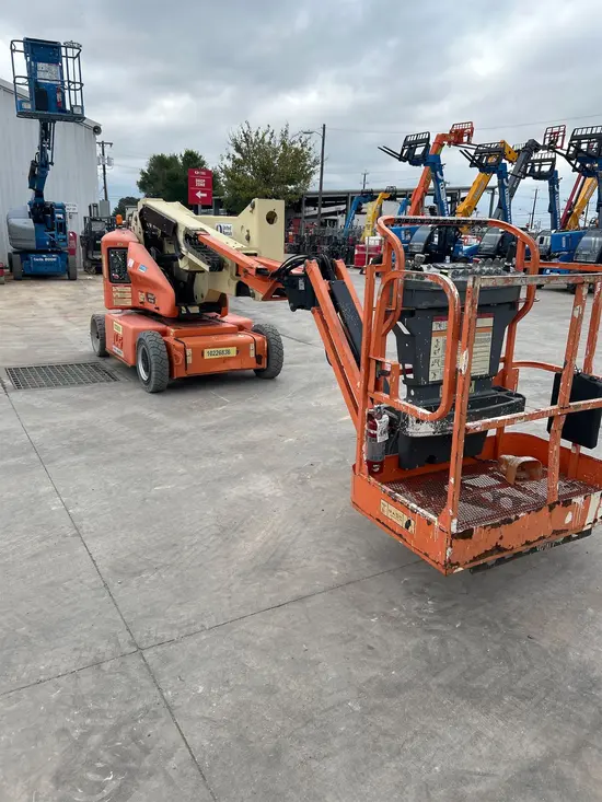 2014 JLG E400AJPN Articulating Boom Lift