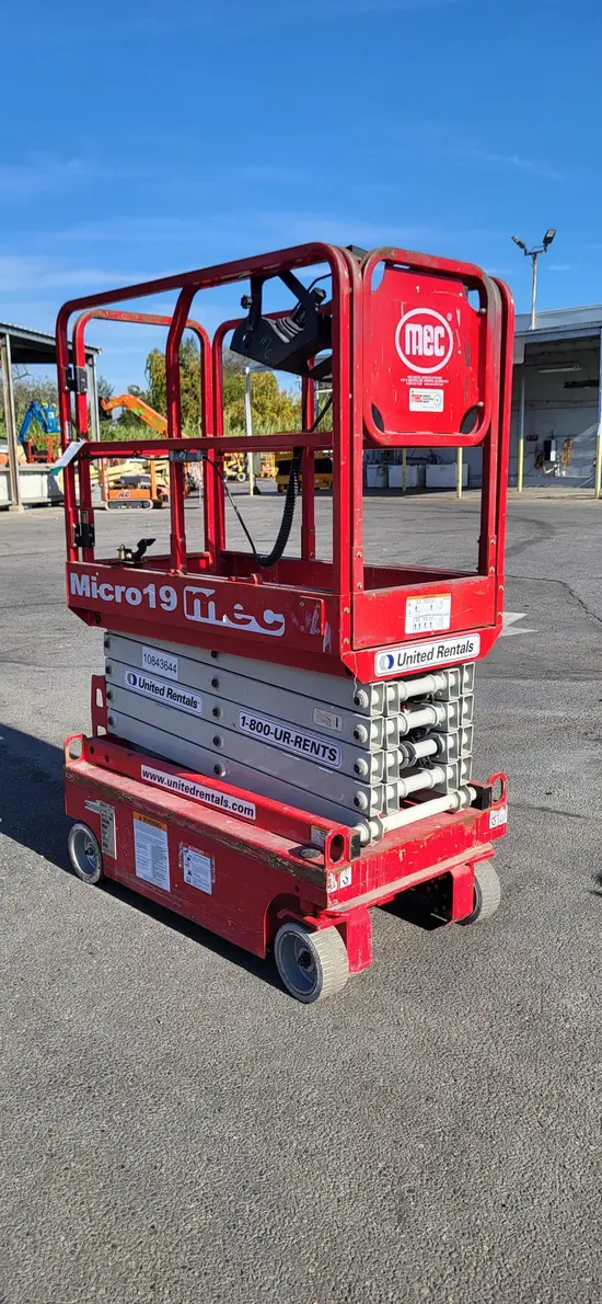 2018 MEC MICRO 19 Scissor Lift