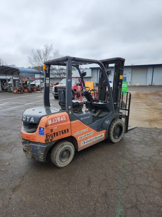 2018 Toyota 8FDU30 Warehouse Forklift