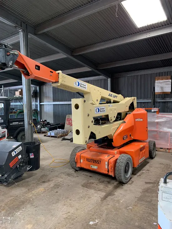 2014 JLG E400AJPN Articulating Boom Lift