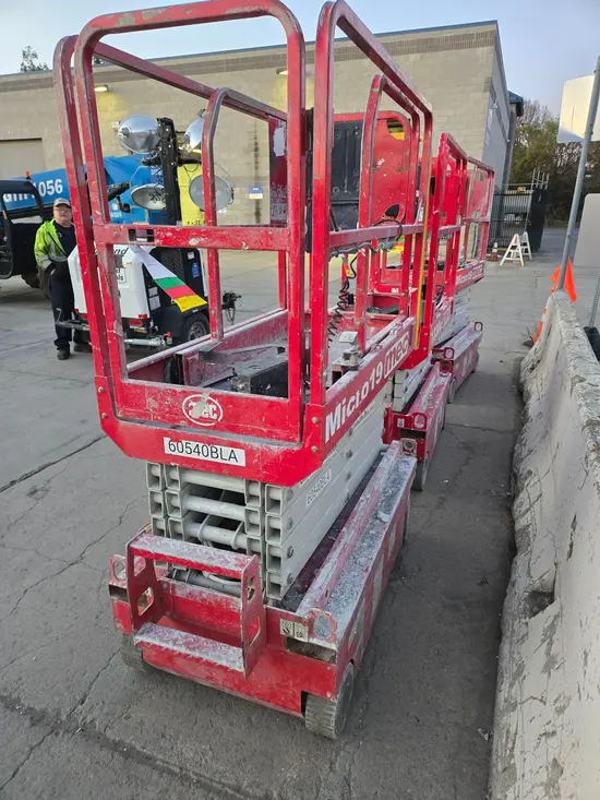 2018 MEC MICRO 19 Scissor Lift