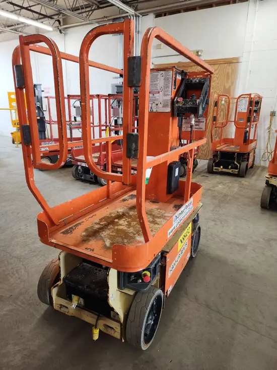 2014 JLG 1230ES Self-Propelled One-Person Lift
