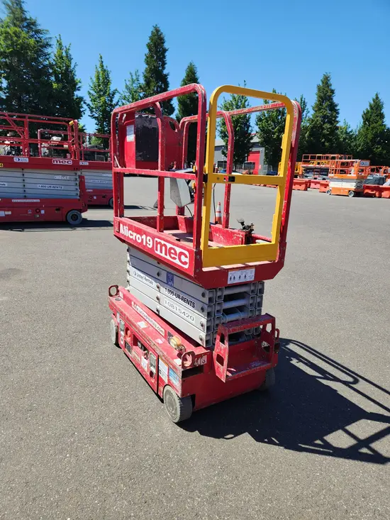 2018 MEC MICRO 19 Scissor Lift