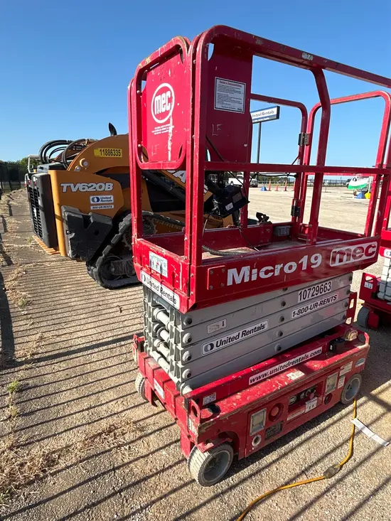 2018 MEC MICRO 19 Scissor Lift