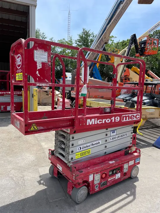 2017 MEC MICRO 19 Scissor Lift