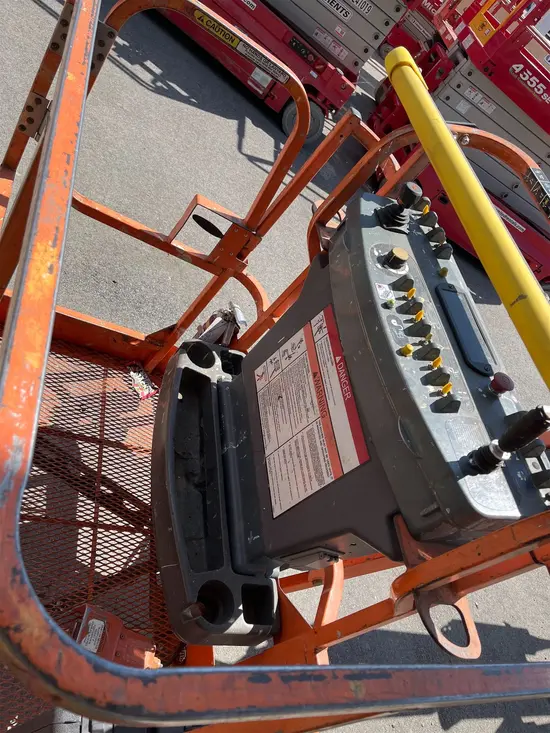 2013 JLG E400AJPN Articulating Boom Lift