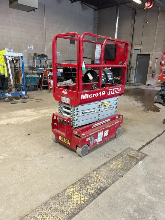 2018 MEC MICRO 19 Scissor Lift