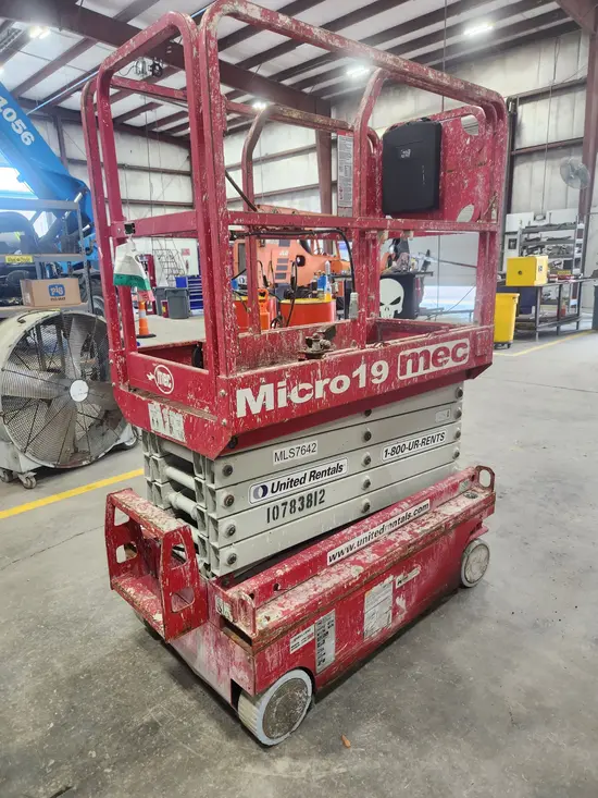 2018 MEC MICRO 19 Scissor Lift