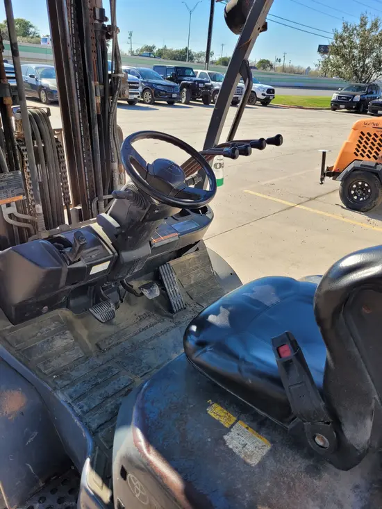 2018 Toyota 8FD35U Warehouse Forklift