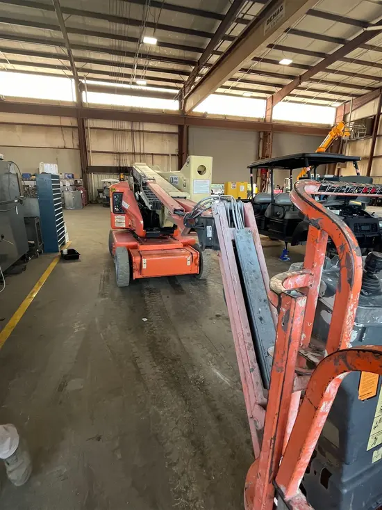 2013 JLG E400AJPN Articulating Boom Lift