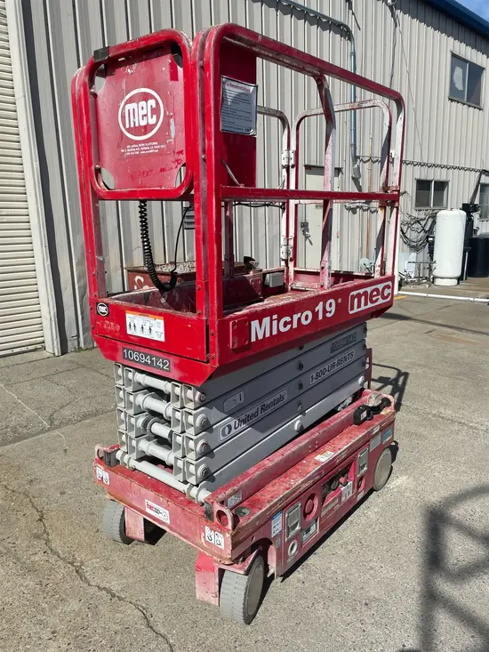 2017 MEC MICRO 19 Scissor Lift