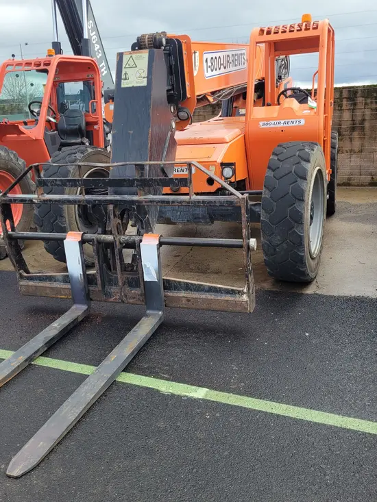 2016 SKYTRAK 8042 Forklift