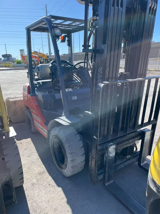 2018 Toyota 8FGU30 Warehouse Forklift