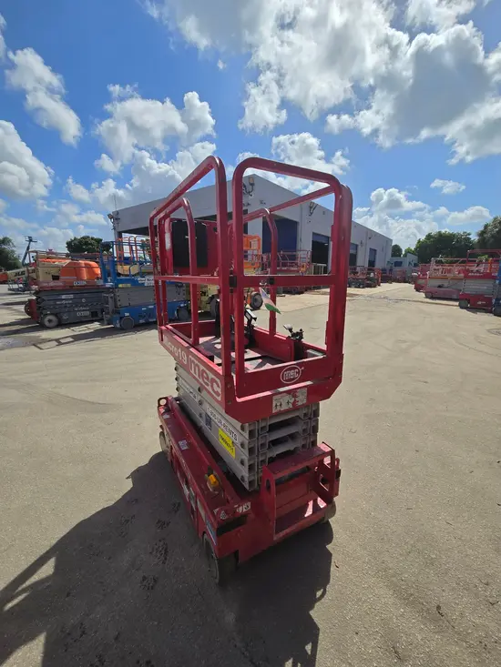 2017 MEC MICRO 19 Scissor Lift