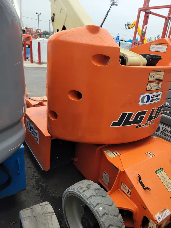 2016 JLG E400AJPN Articulating Boom Lift