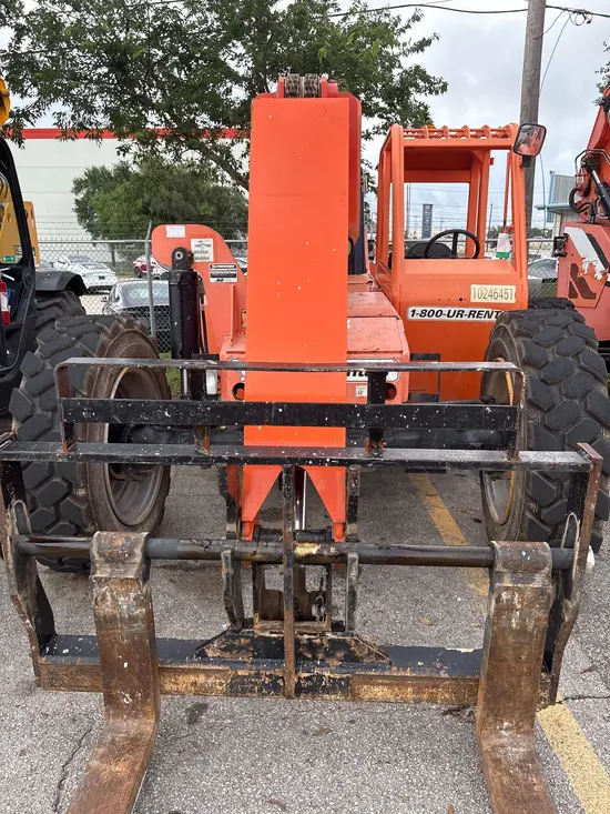 2014 SKYTRAK 8042 Forklift