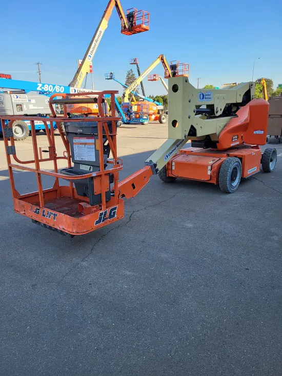 2017 JLG E400AN Articulating Boom Lift